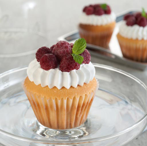 Cupcakes con crema y frambuesas 