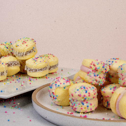  Alfajores bañados en chocolate blanco